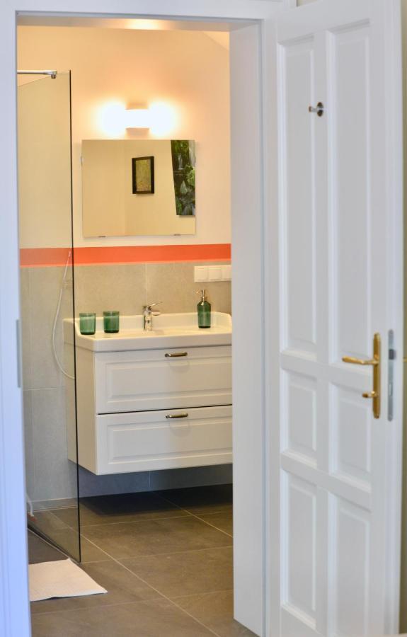 Spacious And Comfy With 3 Bedrooms Wina Bagian luar foto