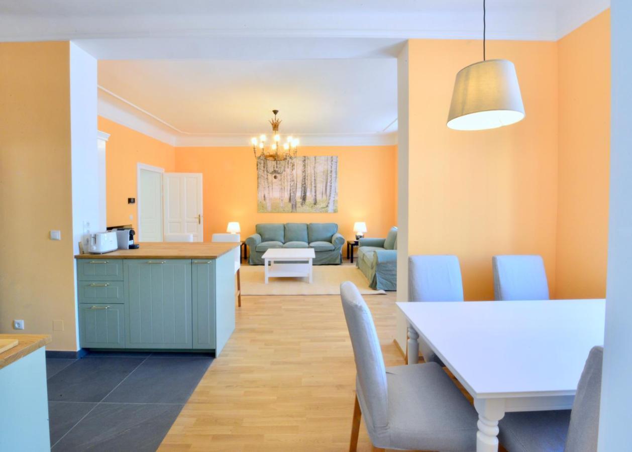 Spacious And Comfy With 3 Bedrooms Wina Bagian luar foto
